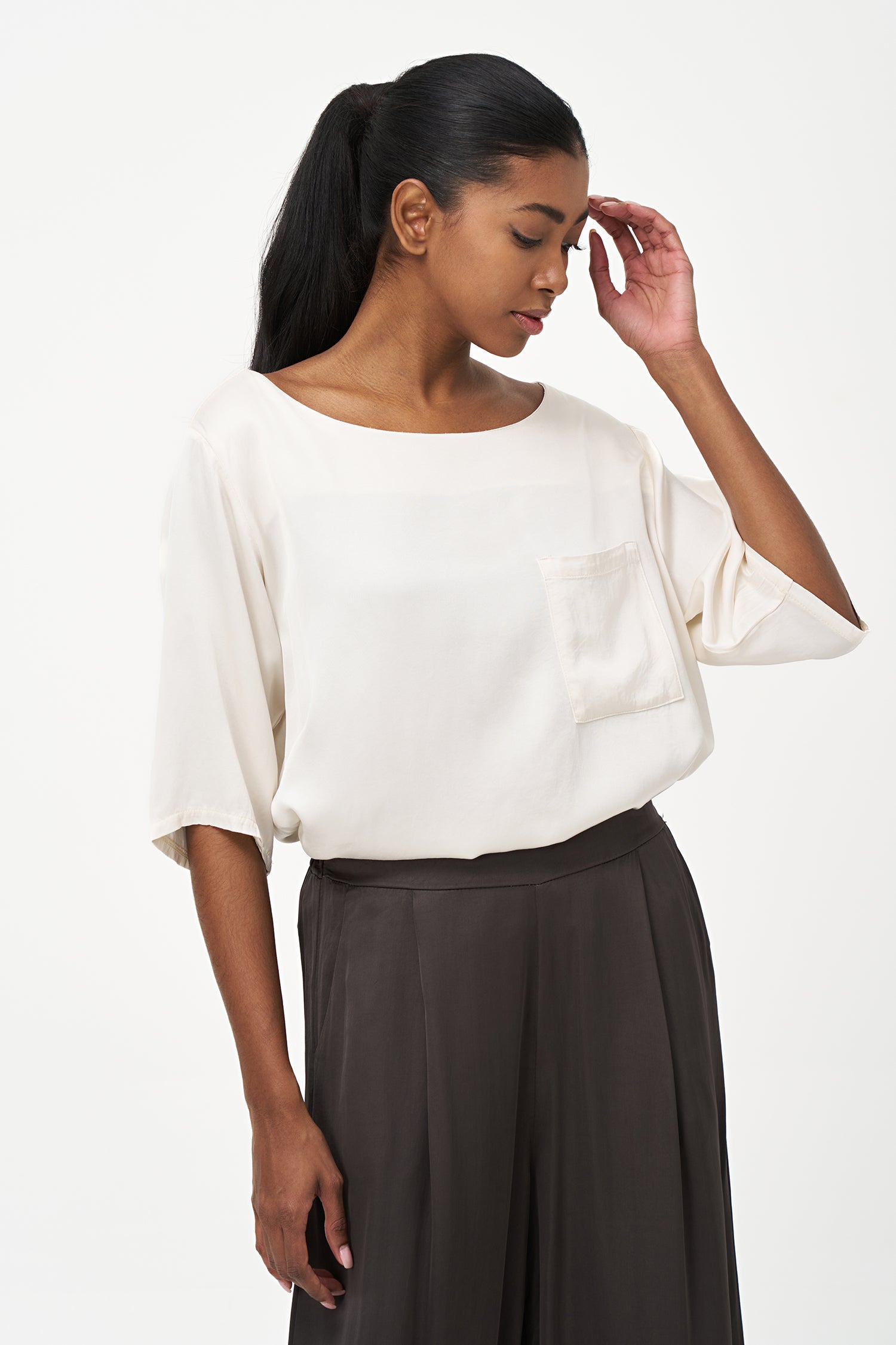 Satin vanilla blouse with elbow-length sleeves and front chest pocket, featuring a relaxed fit and soft sheen.