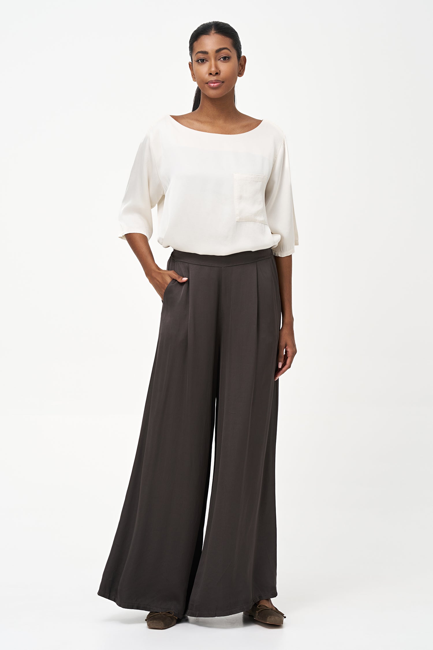 Satin vanilla blouse with elbow-length sleeves and front chest pocket, featuring a relaxed fit and soft sheen.