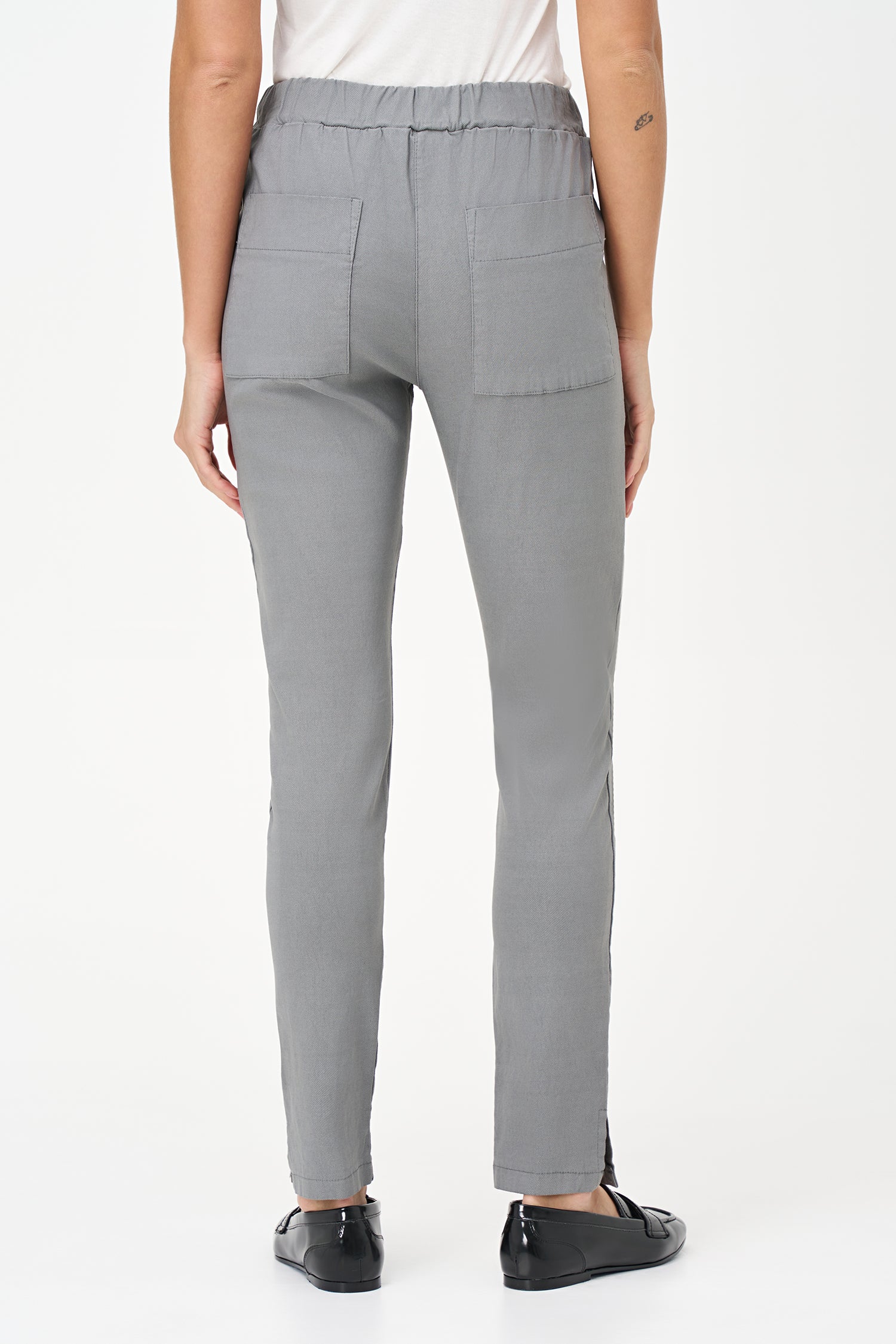 Slim-fit gray pants with wide front pockets, ankle-length cut, and soft stretch viscose blend for modern comfort.