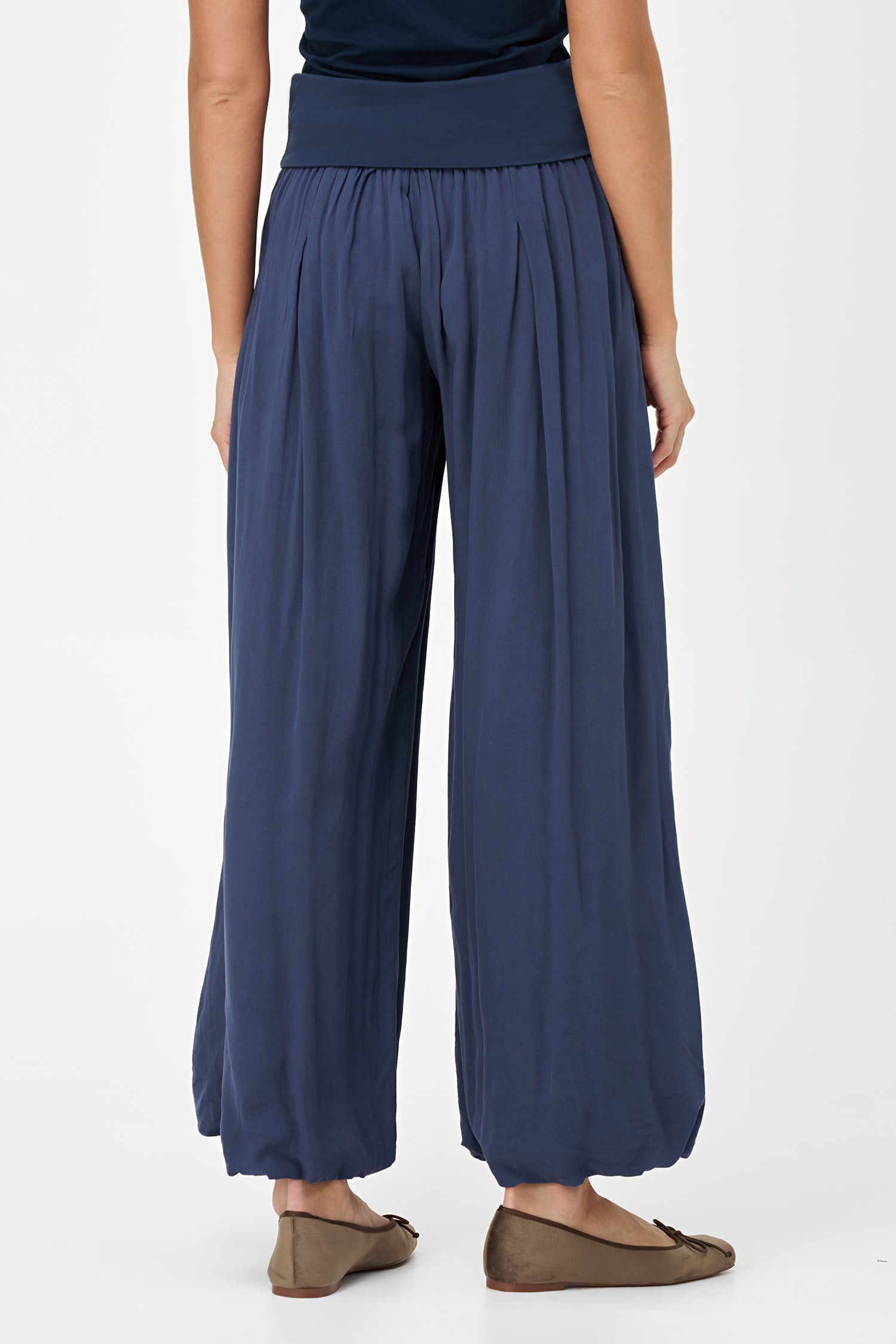 Blue-colored wide-leg pants with a soft elastic waistband and pleated front, made from 100% viscose.