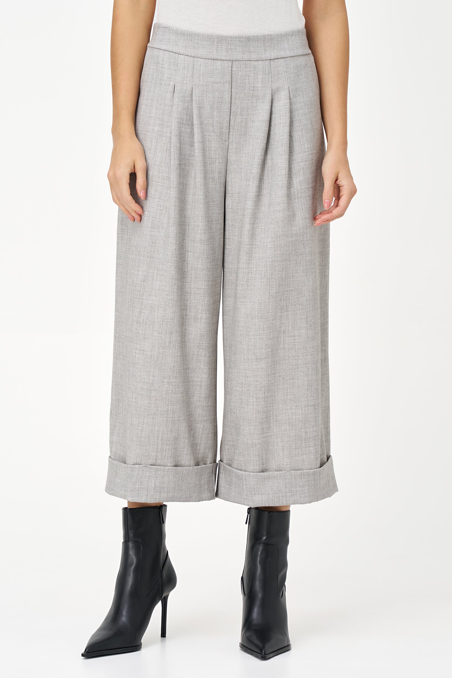 Wide-leg cropped trousers in light grey melange with cuffed hems and front pleats, tailored from a soft stretch-blend fabric.