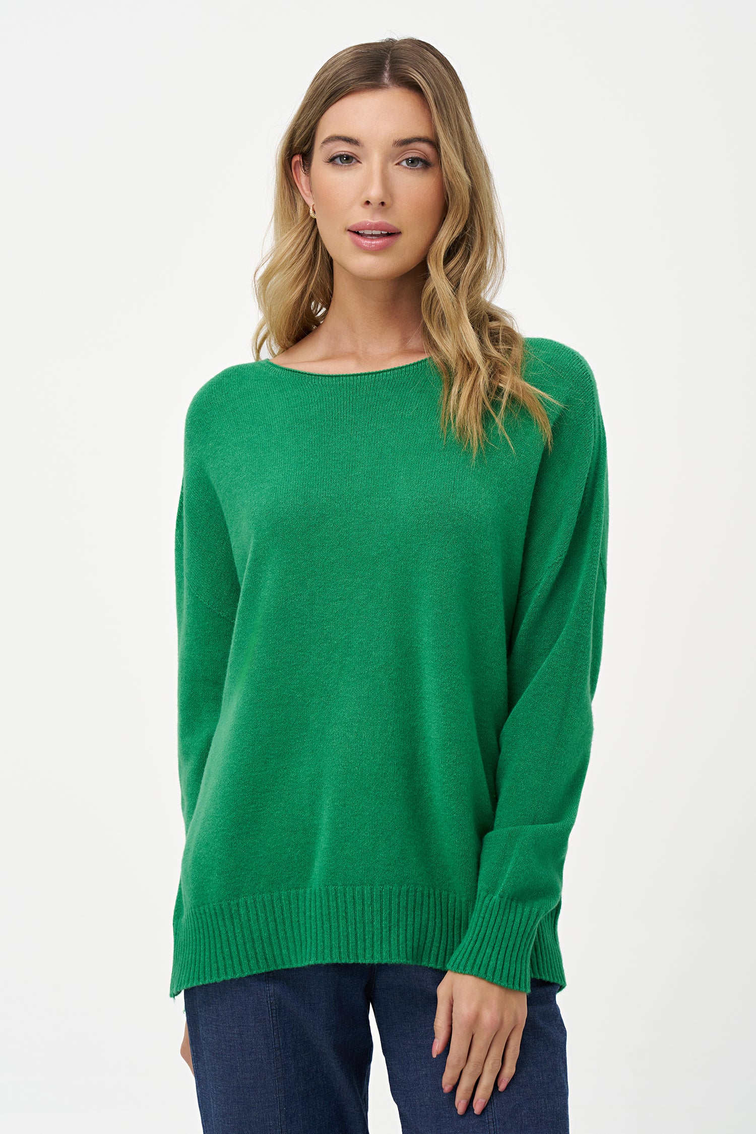 Green viscose blend sweater with long sleeves, round neckline and ribbed hem in a relaxed, comfortable silhouette