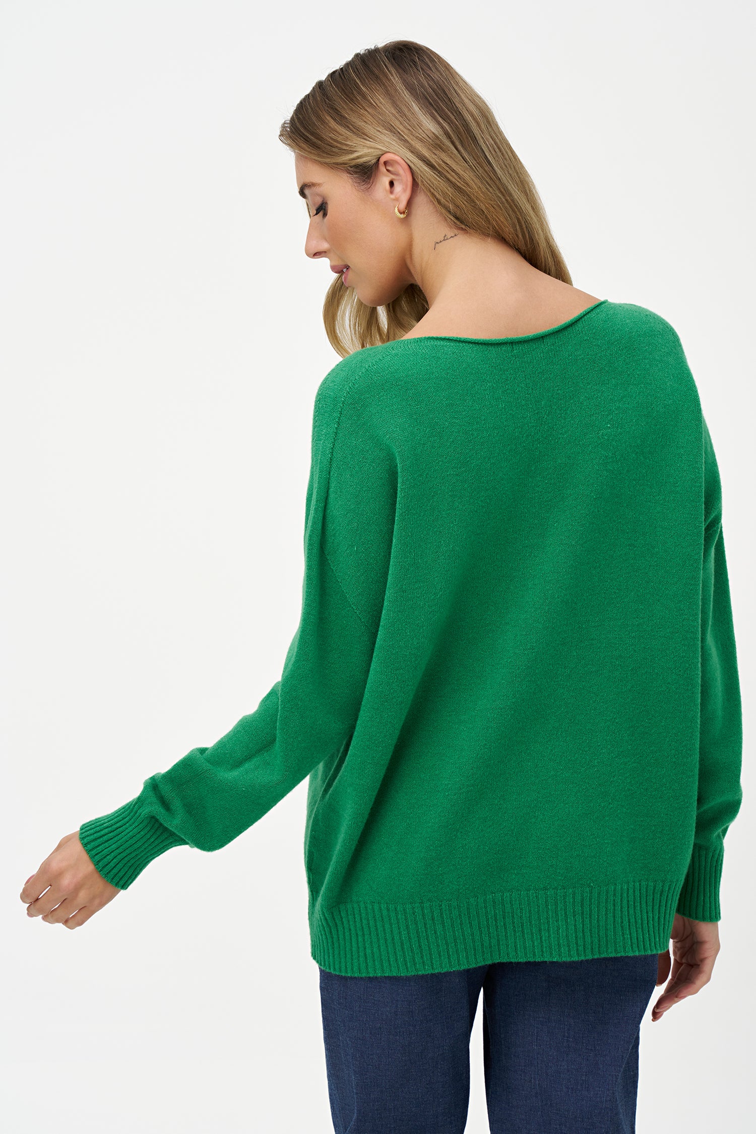 Green viscose blend sweater with long sleeves, round neckline and ribbed hem in a relaxed, comfortable silhouette