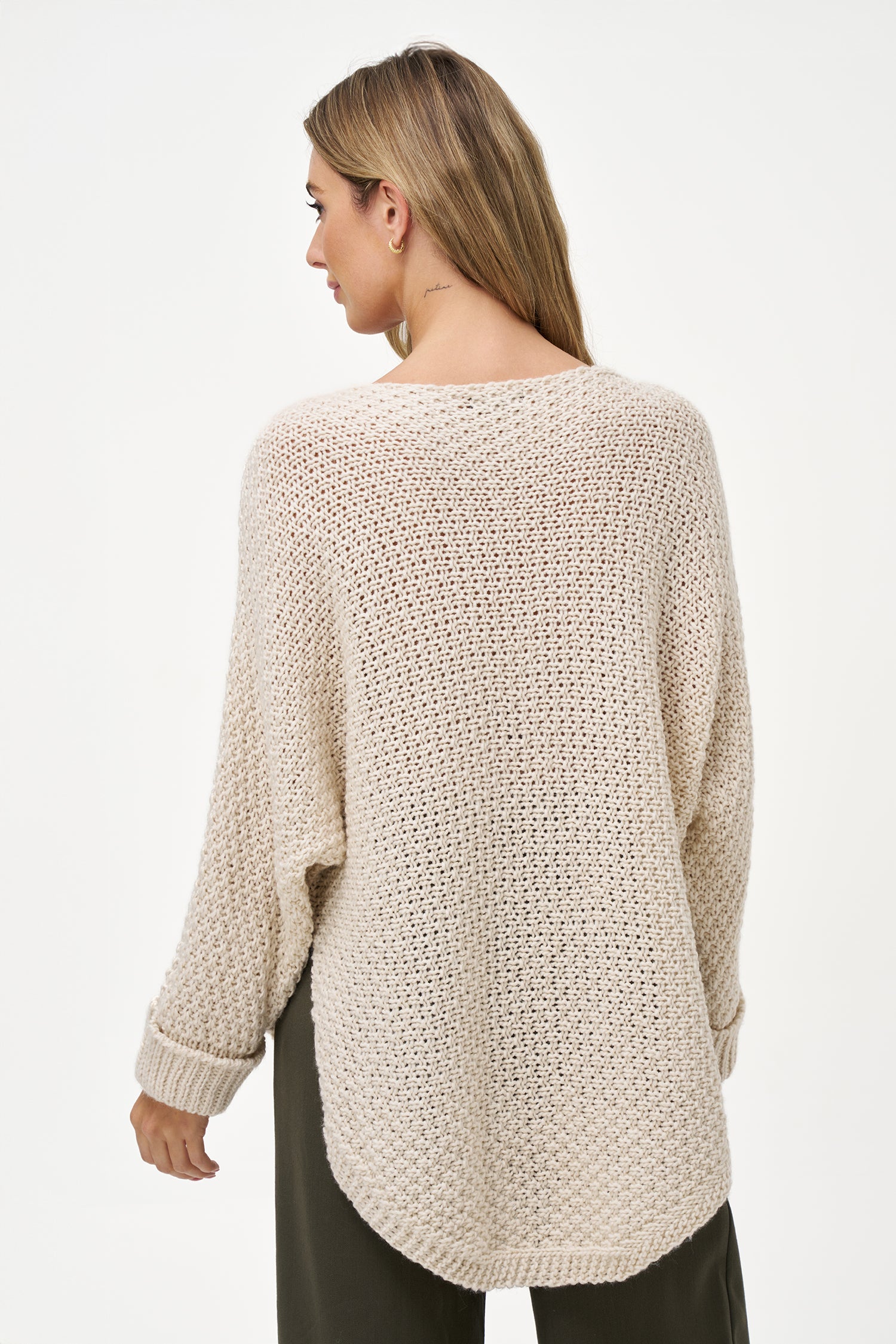 Cream White cable knit sweater with textured weave, round neck, and long sleeves, made of cozy acrylic wool blend with relaxed silhouette