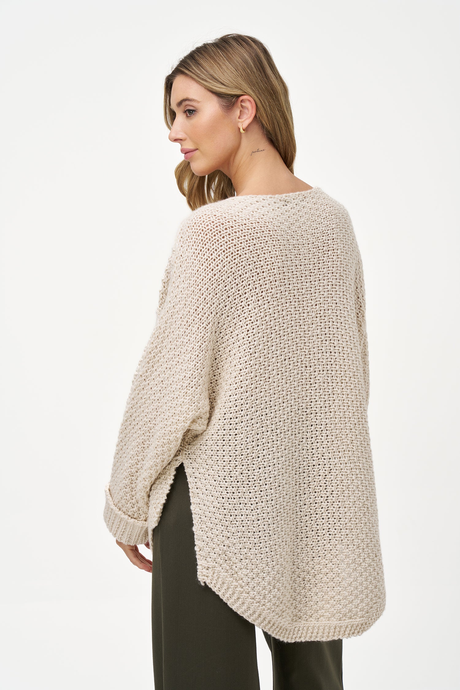 Cream White cable knit sweater with textured weave, round neck, and long sleeves, made of cozy acrylic wool blend with relaxed silhouette