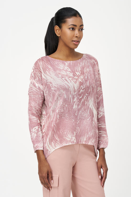 Beige and white knit sweater with abstract fossil pattern, round neck, lightweight viscose blend and relaxed everyday fit