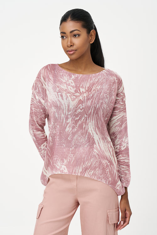 Beige and white knit sweater with abstract fossil pattern, round neck, lightweight viscose blend and relaxed everyday fit
