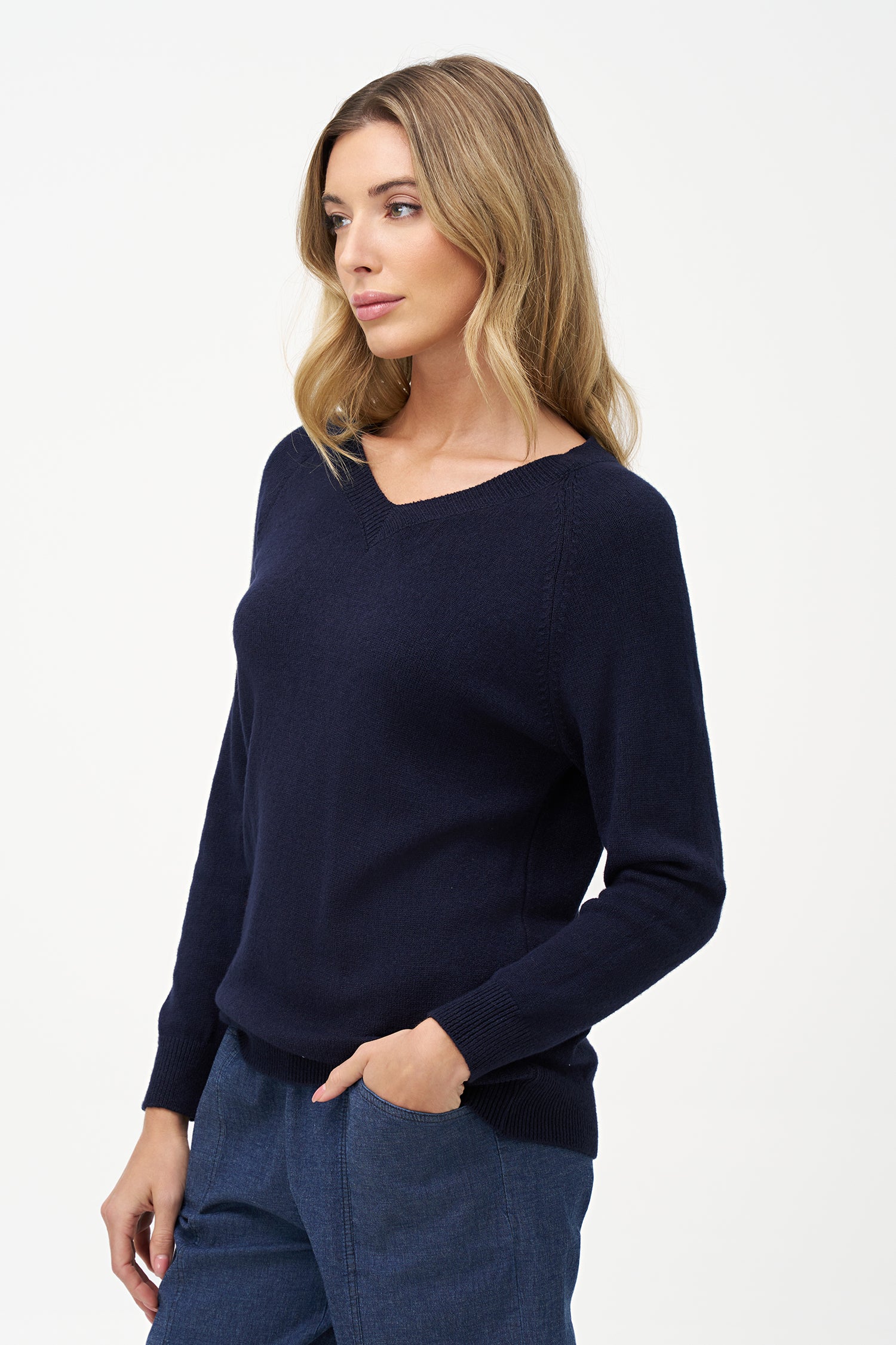Blue knit sweater with V-neckline, soft viscose blend and ribbed cuffs for a casual, breathable and comfortable everyday look