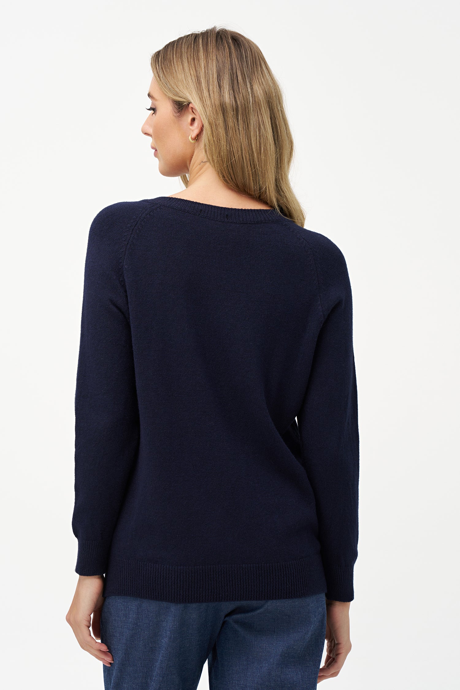 Blue knit sweater with V-neckline, soft viscose blend and ribbed cuffs for a casual, breathable and comfortable everyday look