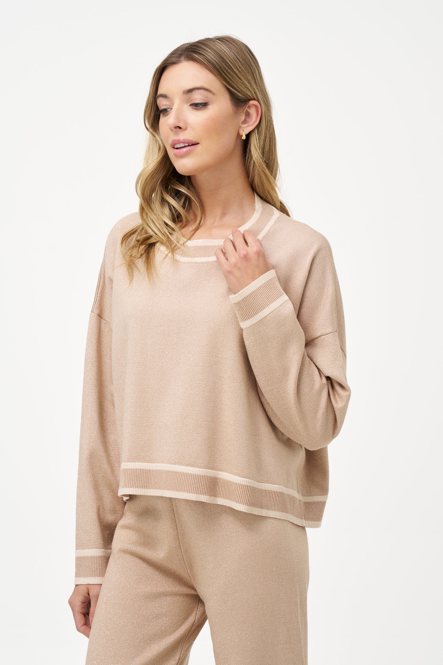Shimmer knit sweater with round-neck and contrast trim details, adding a refined touch to both daytime and evening looks.