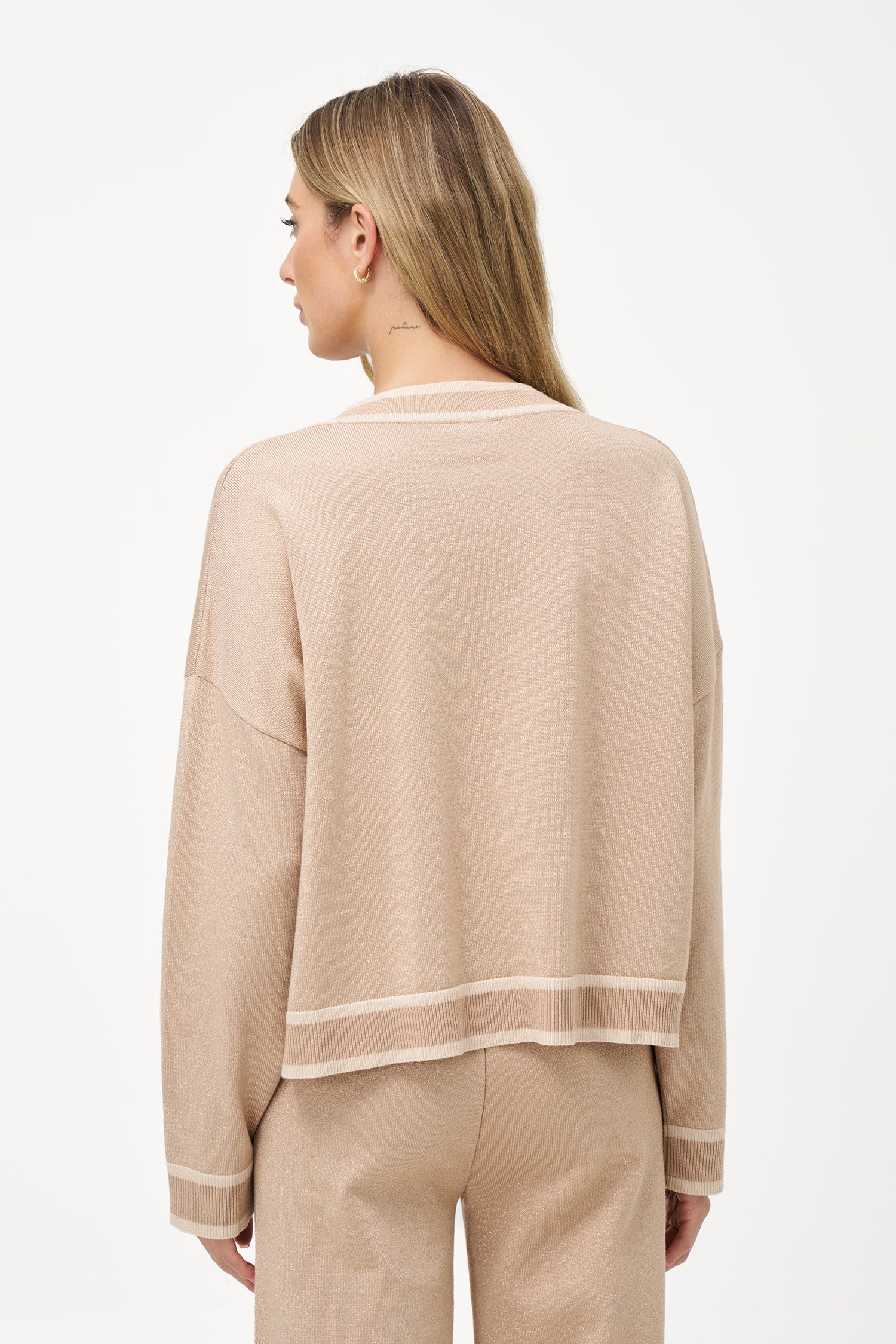 Shimmer knit sweater with round-neck and contrast trim details, adding a refined touch to both daytime and evening looks.
